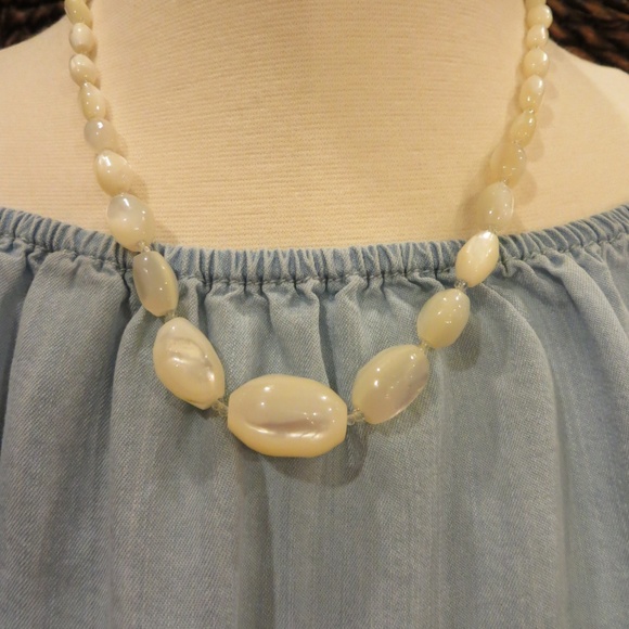 Jewelry - Vintage Mother of Pearl Bead Necklace